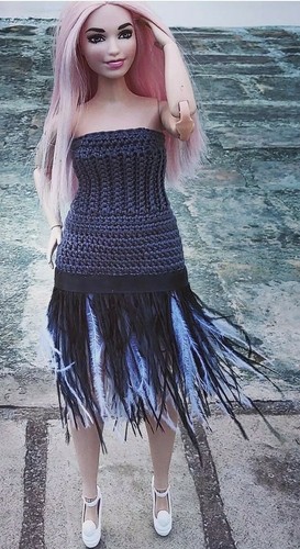 Abito con piume fatto - , a